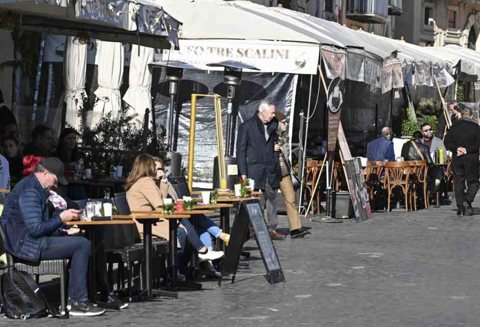 A Roma non c'è mai posto nei ristoranti perché non si copula più