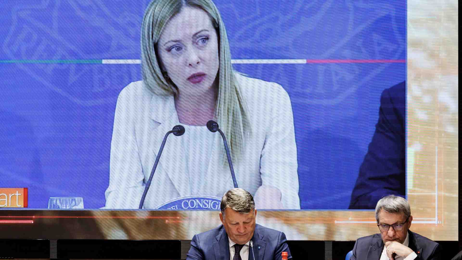 Meloni mette l’obbligo del Pos, la Uil protesta contro una norma anti-evasori