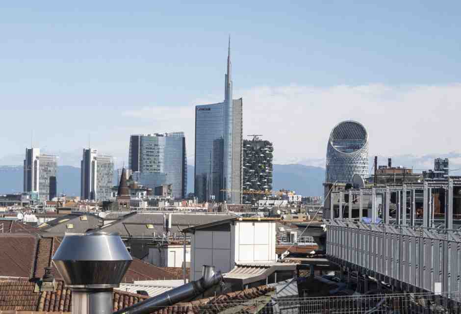 Proteggere la politica dalle esondazioni delle procure. Così Milano spiega l’Italia