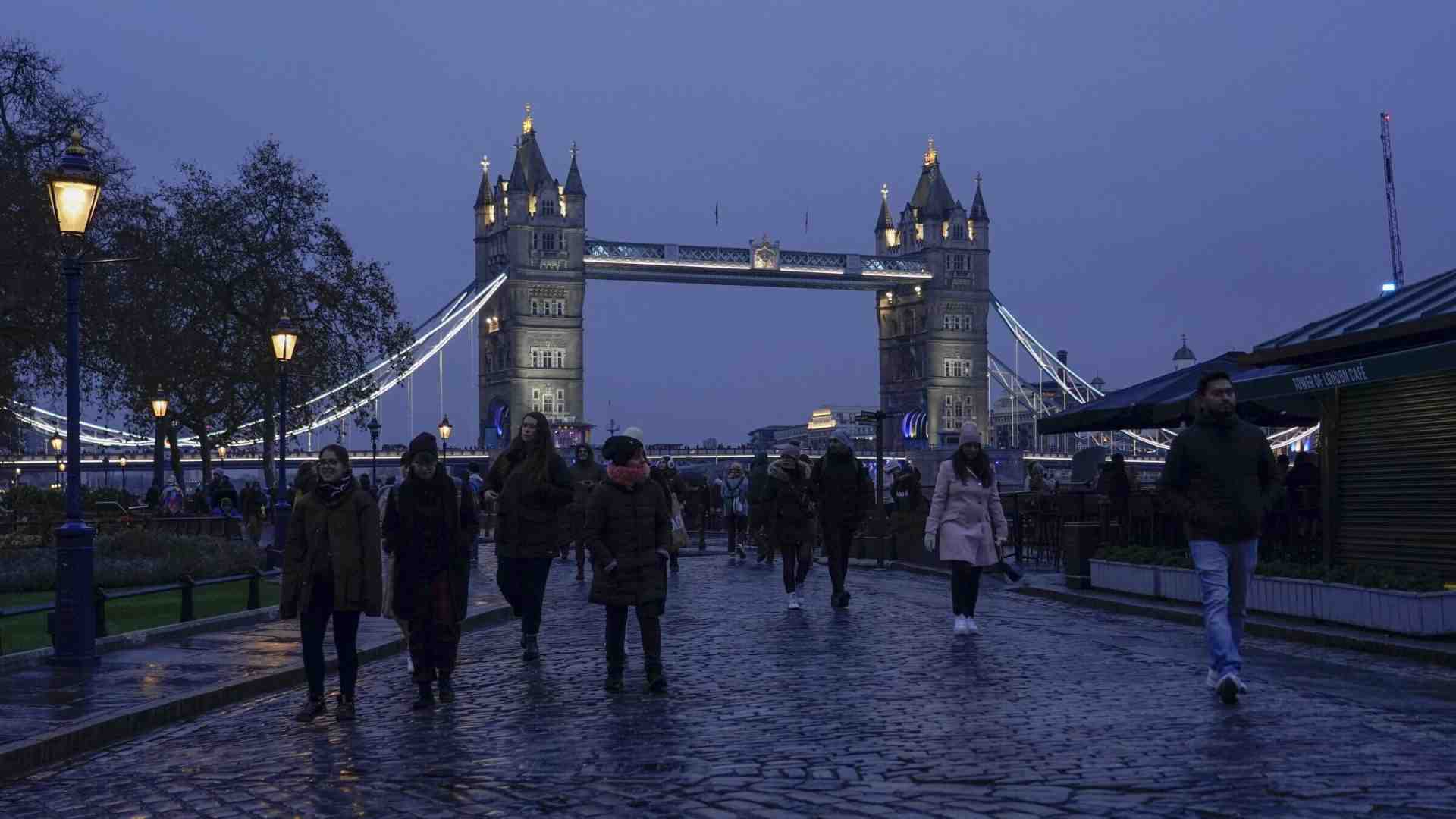 “Caledonian Road” di Andrew O’Hagan, il romanzone di una Londra fatata e popolare