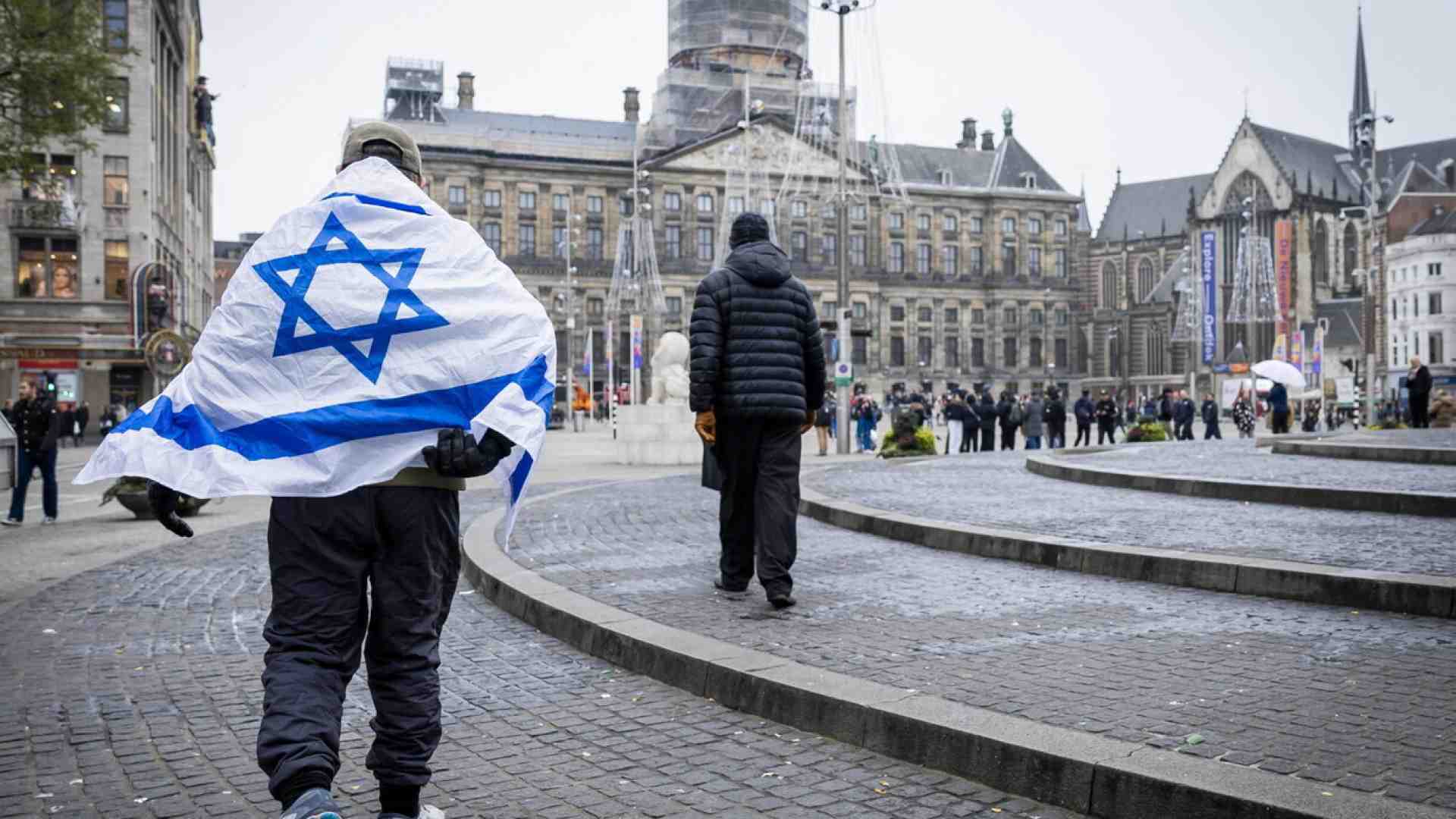 Lo storico dell’antisemitismo Luzzatto Voghera: “I fatti di Amsterdam ci sono anche da noi. La sinistra minimizza per ideologia”