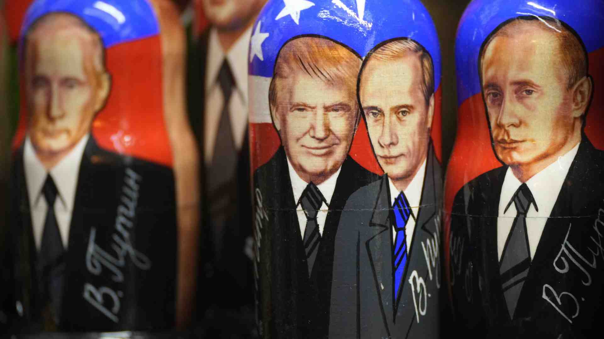 La telefonata fra Trump e Putin, che intanto continua a bombardare l'Ucraina