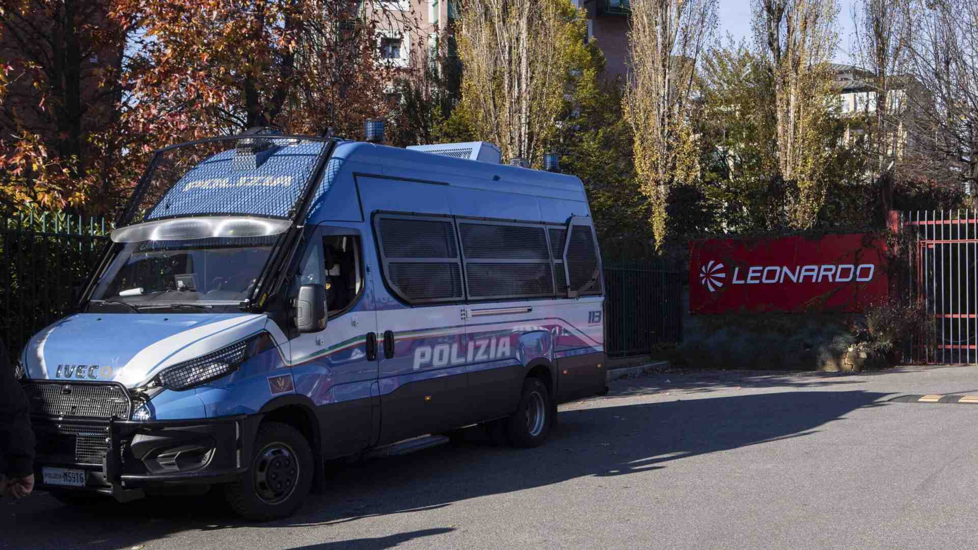 A Torino i ProPal assaltano Leonardo