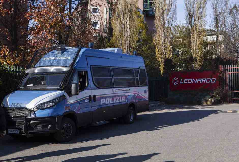 A Torino i ProPal assaltano Leonardo