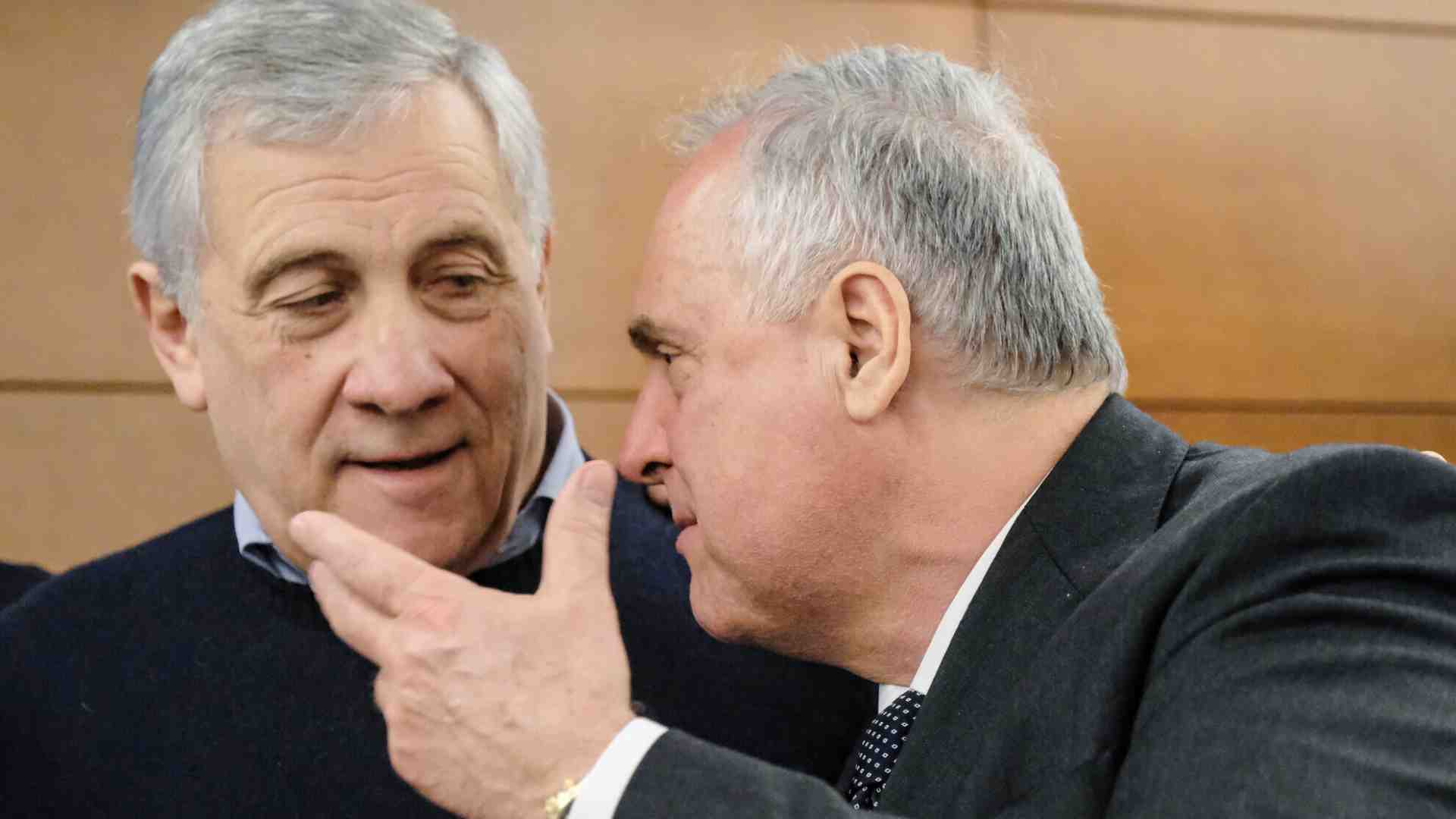 La Lotito tax. Forza Italia tassa le bigh tech, ma colpisce Mediaset. Emendamento riscritto