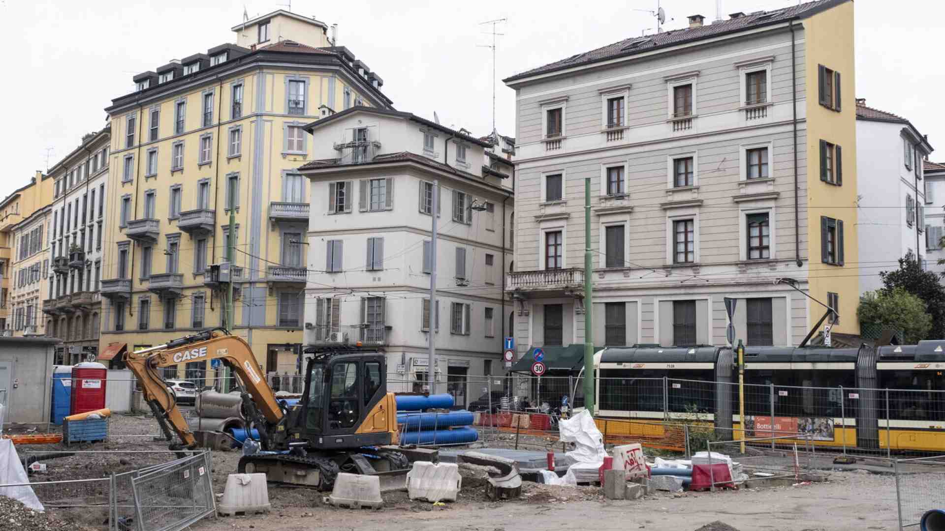Milano si arrende. La marcia forzata di un’indagine che non attende il Parlamento