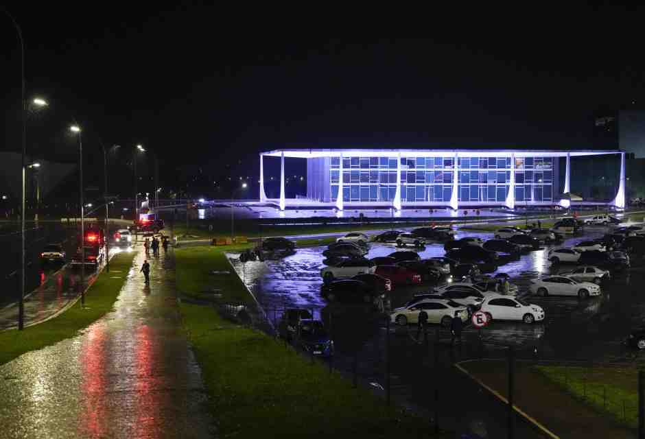 Un uomo si è fatto esplodere davanti la Corte suprema del Brasile