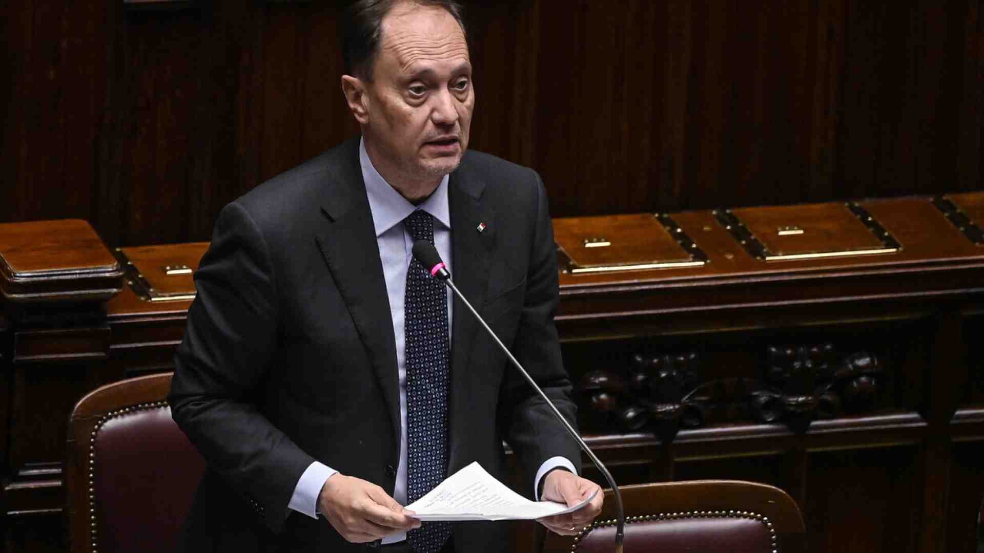 Arrivederci autonomia. Ciriani: "Sulle riforme c'è tanta carne a fuoco. Un rallentamento è inevitabile"