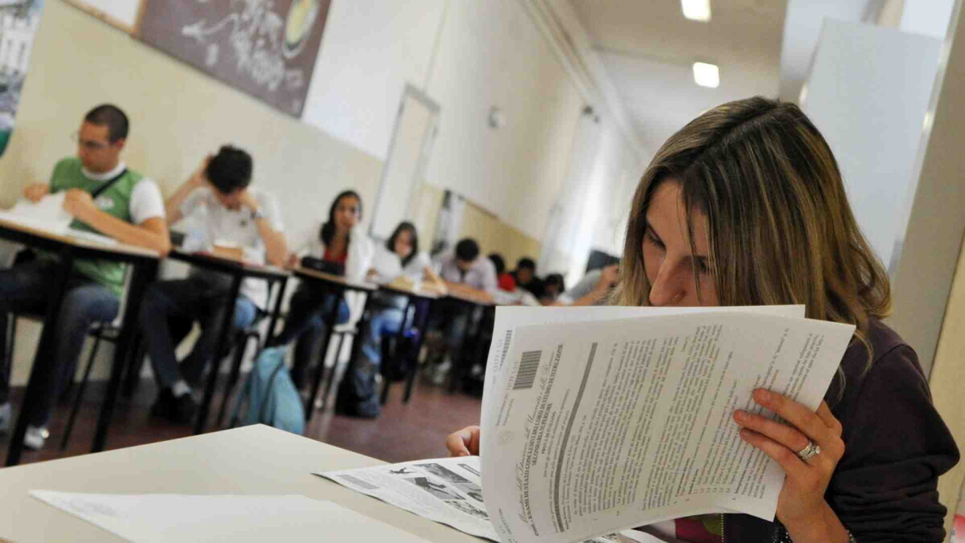 La lezione di “Patria” voluta dal governo divide i prof. tra vittimismo e risate