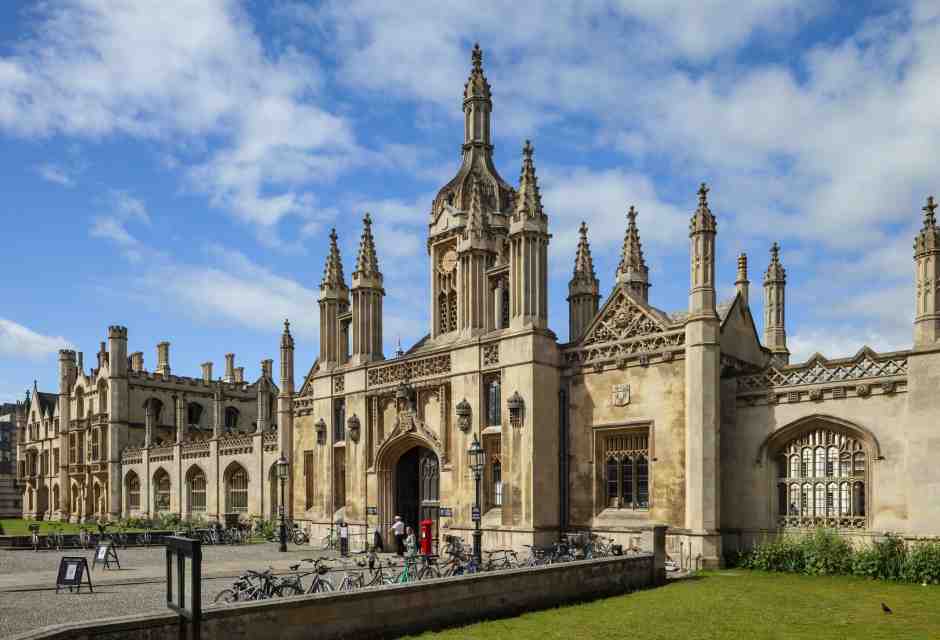 Pazza idea: tasse più alte per gli studenti inglesi