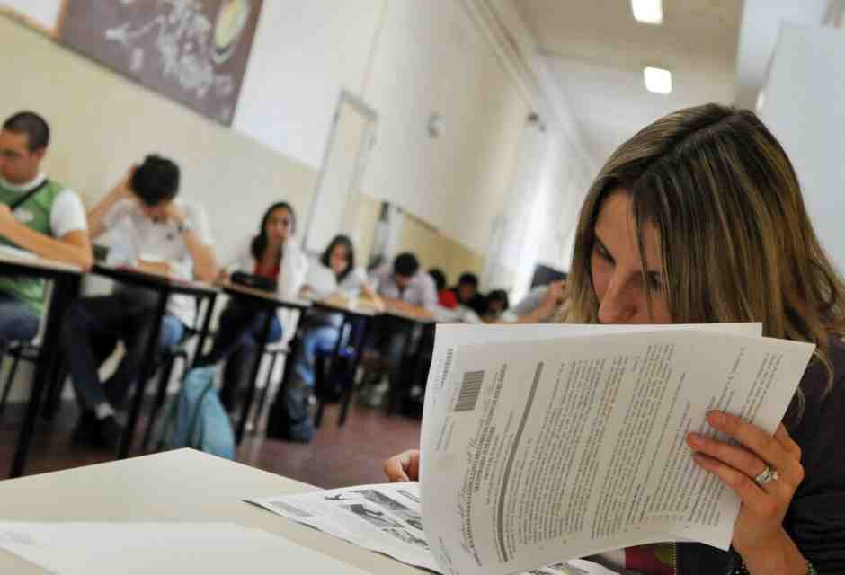 La lezione di “Patria” voluta dal governo divide i prof. tra vittimismo e risate