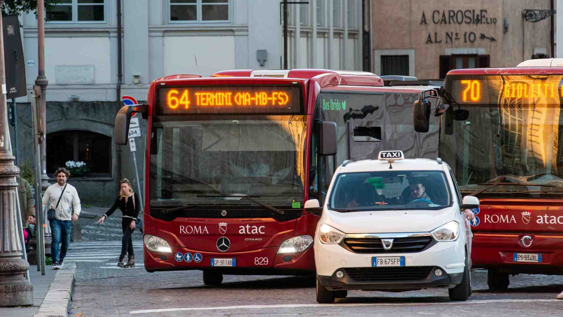 I pannelli con gli orari dei bus, ce ne fosse uno che funziona