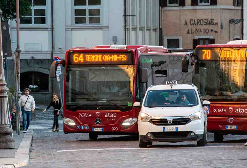 I pannelli con gli orari dei bus, ce ne fosse uno che funziona