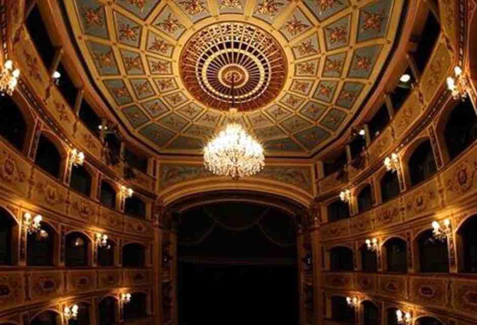 Nel teatro dei cavalieri, la favola improbabile ma bella del “Re pastore”