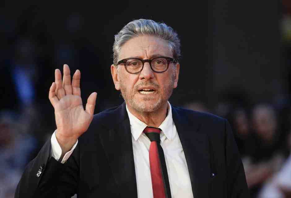 Il ministro della Cultura alle prese con il dopo Castellitto. I consigli di Mollicone, l'autocandidatura di Barbareschi