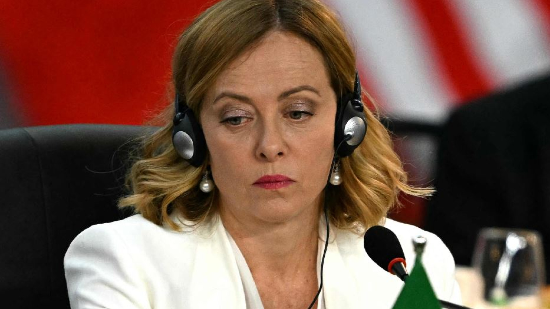 La linea di Meloni: normalizzare la sconfitta. E difende Valditara