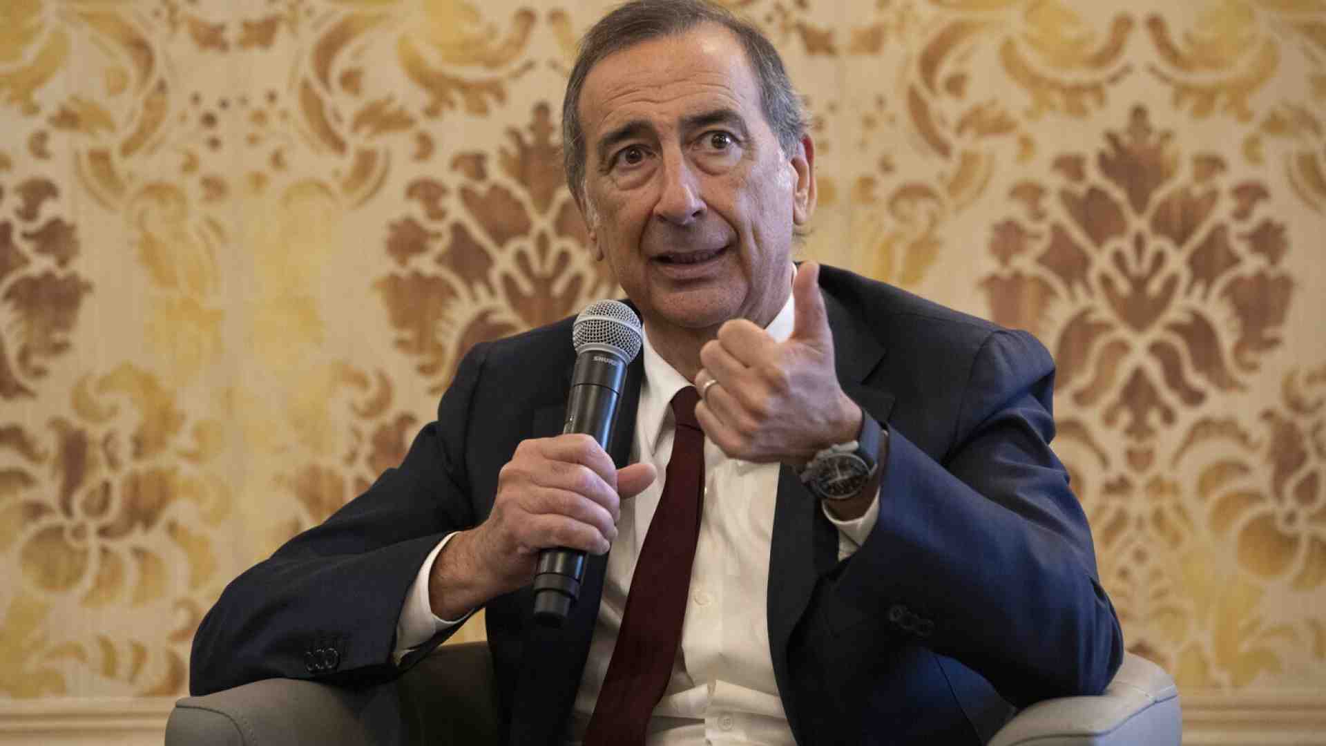 C'era Beppe Sala, perde l'Anci, fa l'indignato, a Milano si scalda Majorino. L'azzardo di De Luca