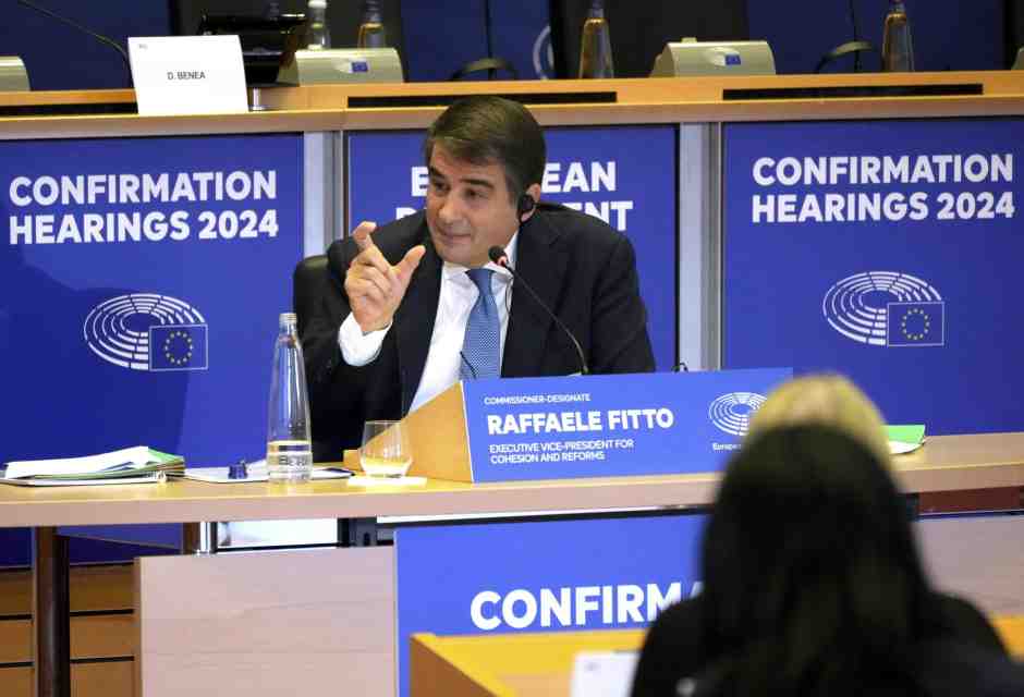 L’Afd lo cerca, ma Fitto con quelli evita pure di prenderci un caffè