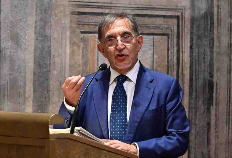 La Russa: "Togliere la Fiamma dal simbolo FdI? Anche il mondo finirà prima o poi...". Rampelli: "Non si tocca"