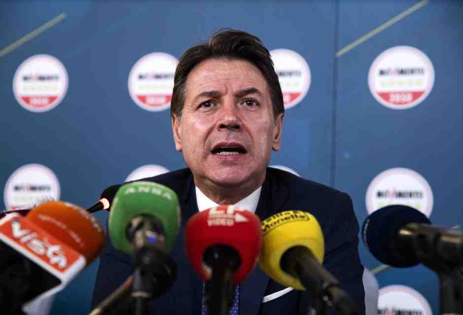 L’all in di Conte: per far fuori Grillo dimezza gli iscritti, per rispondere ad Appendino invita Wagenknecht