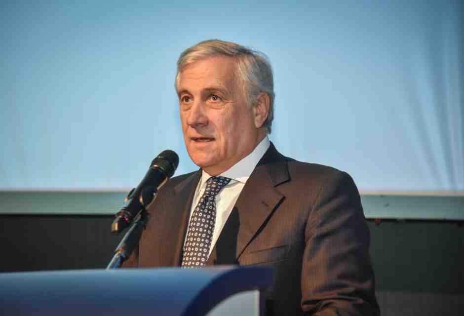 Tajani dice a Hezbollah di imparare a usare meglio le armi, geniale