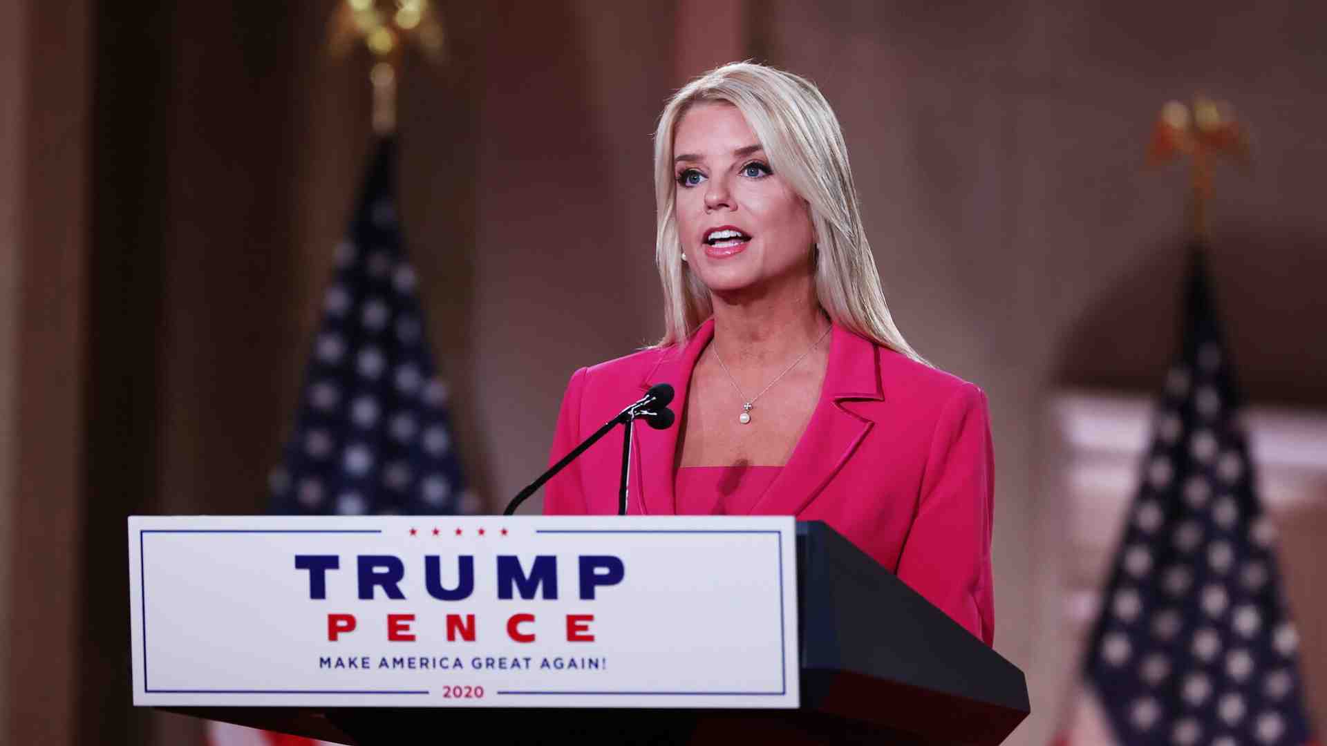 Chi è Pam Bondi. Cinque cose da sapere sulla nuova procuratrice generale scelta da Trump
