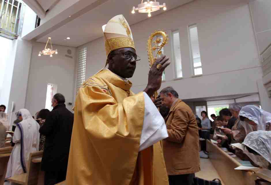 Dio non è morto, ma all’occidente conviene pensarlo. Il nuovo libro del cardinale Sarah
