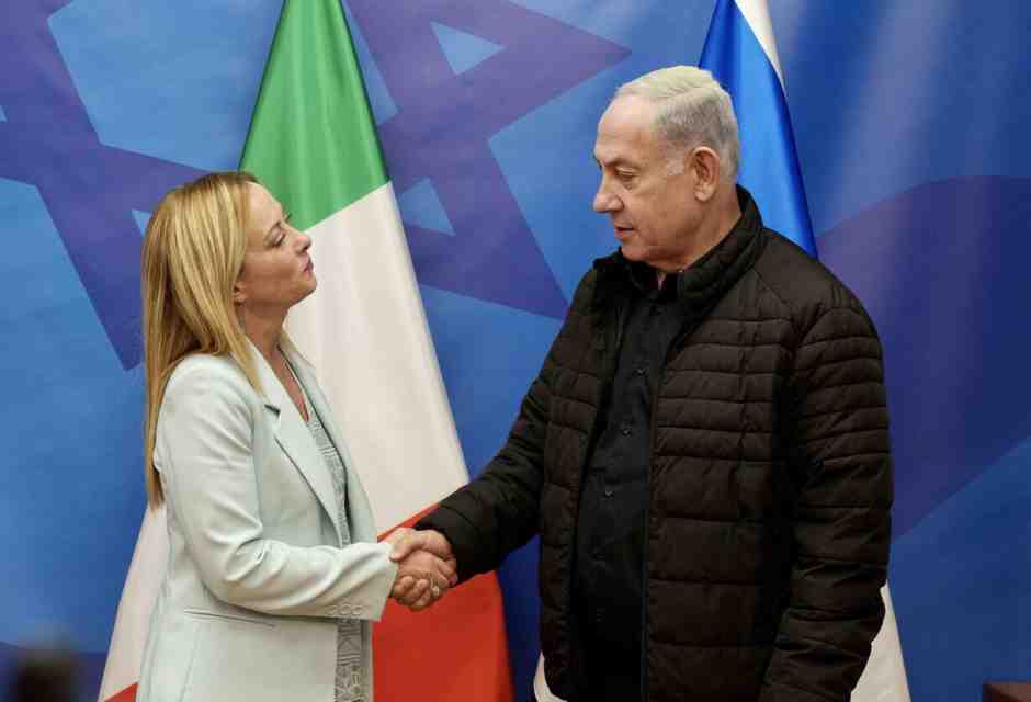 Netanyahu, il governo mena il can per l'Aja. Crosetto: "Sentenza da eseguire". Tajani cauto, Salvini attacca