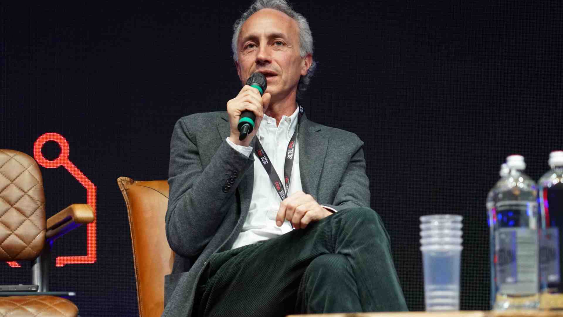 M5s istruzioni per l’uso. Travaglio, l’altro garante, spiega come votare