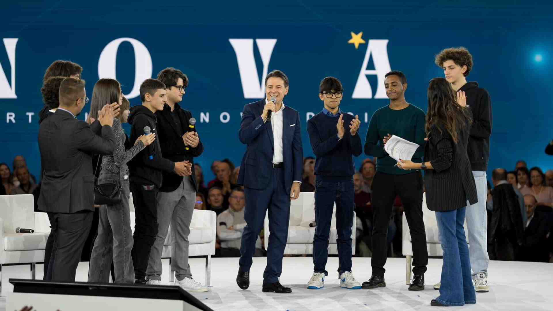 Lode ai pessimi grillini che la politica ha reso formidabili riformisti