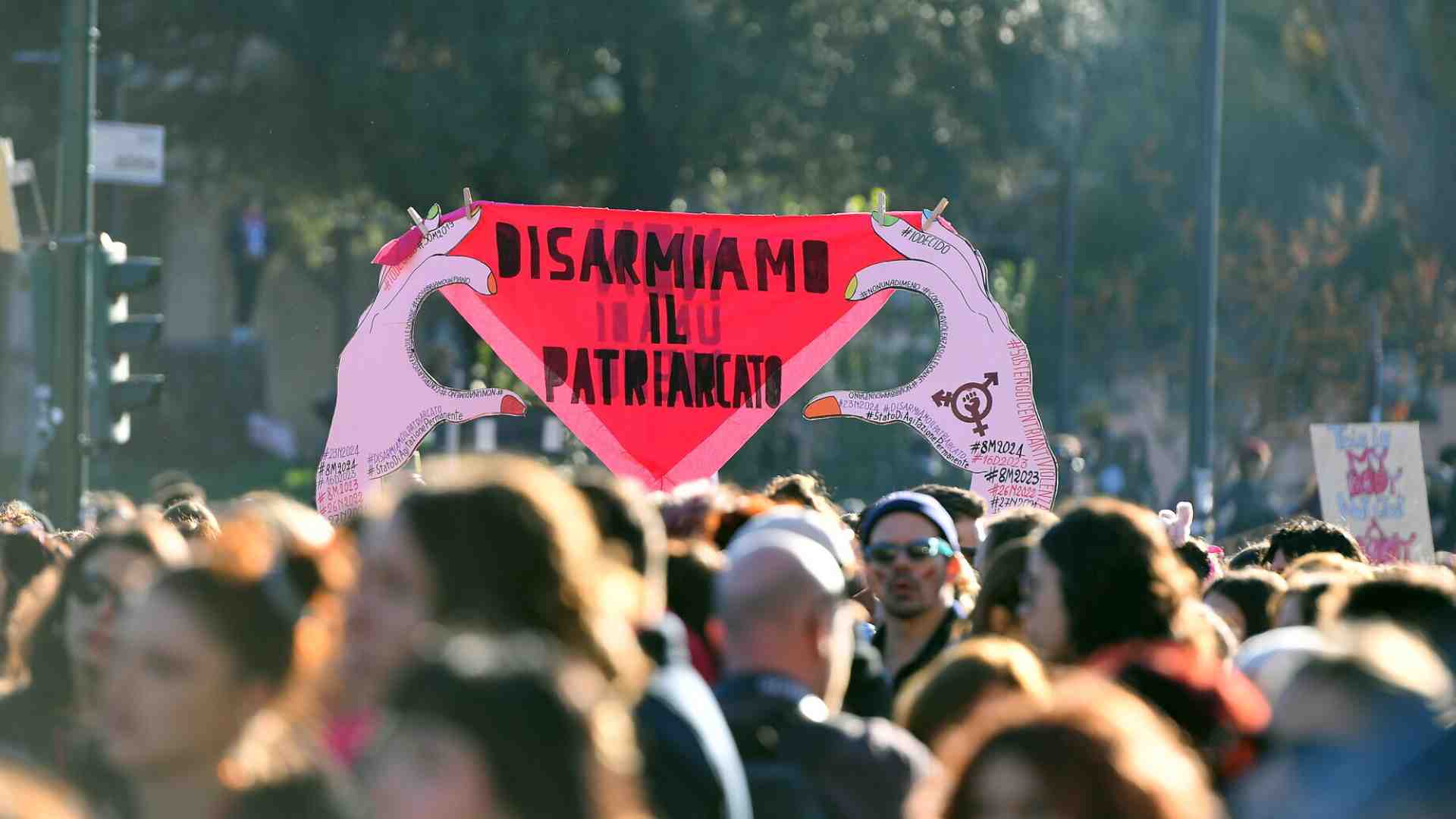 Urlare contro il patriarcato adottandone i tratti culturali e l’aggressività. Che peccato