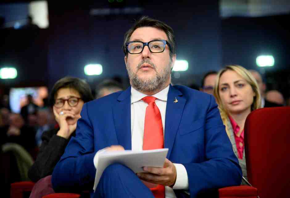 Salvini: "Unicredit? Non vorrei voglia fermare Bpm-Mps". Giorgetti: "Valutiamo golden power"