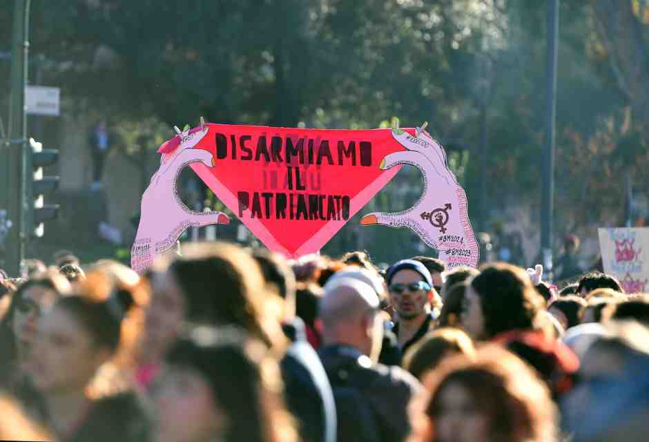 Urlare contro il patriarcato adottandone i tratti culturali e l’aggressività. Che peccato