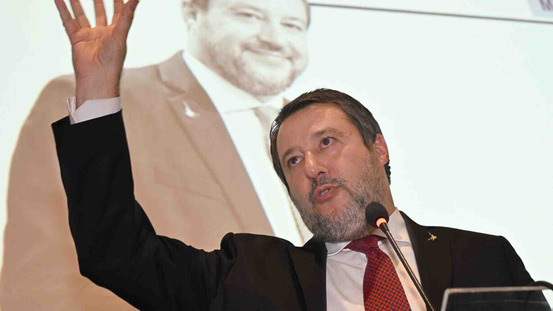 Salvinicredit, attacca Unicredit, Bankitalia, Consob. Ma il suo è problema è la Lombardia