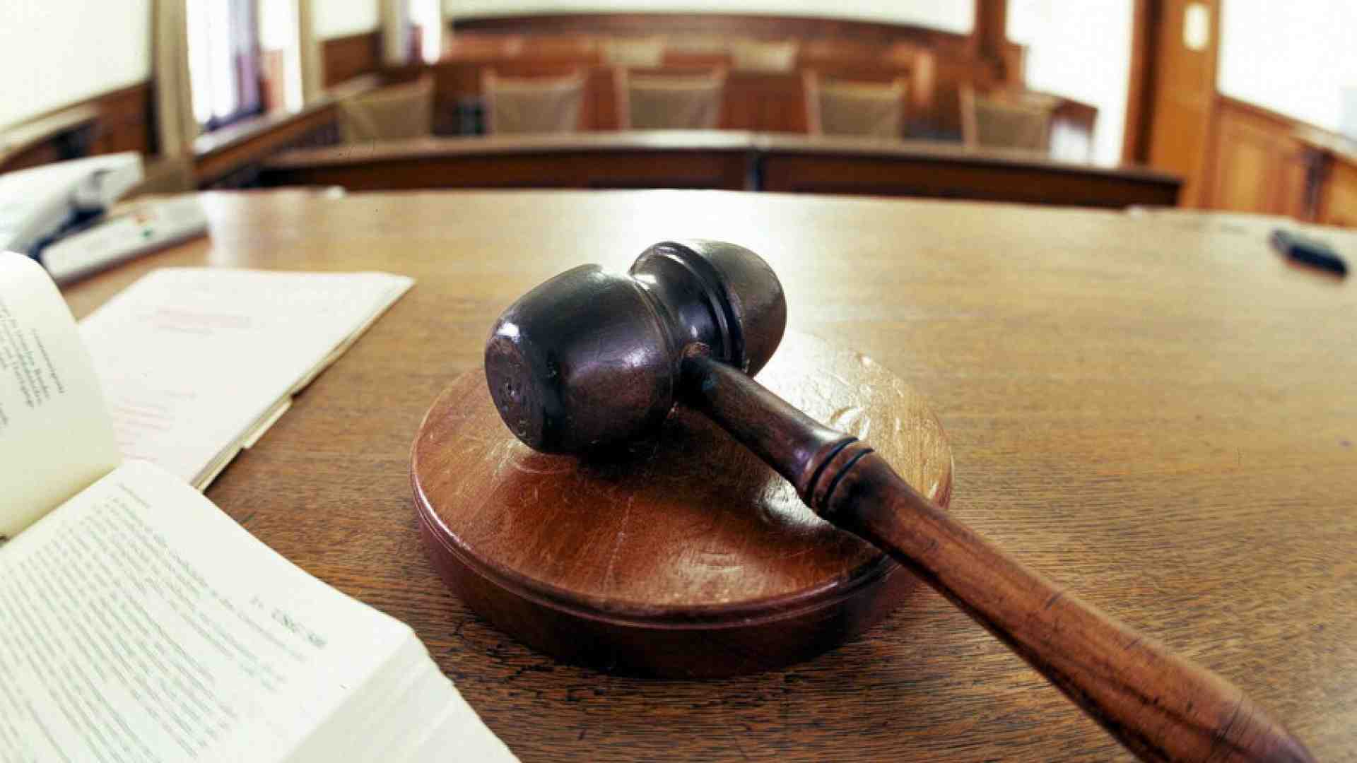 L'analfabetismo giuridico dilaga. Un caso maggiore e uno minore