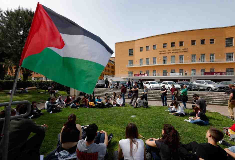 Genocidio e boicottaggi. Così la lista dei Giovani dem ha vinto alla Sapienza