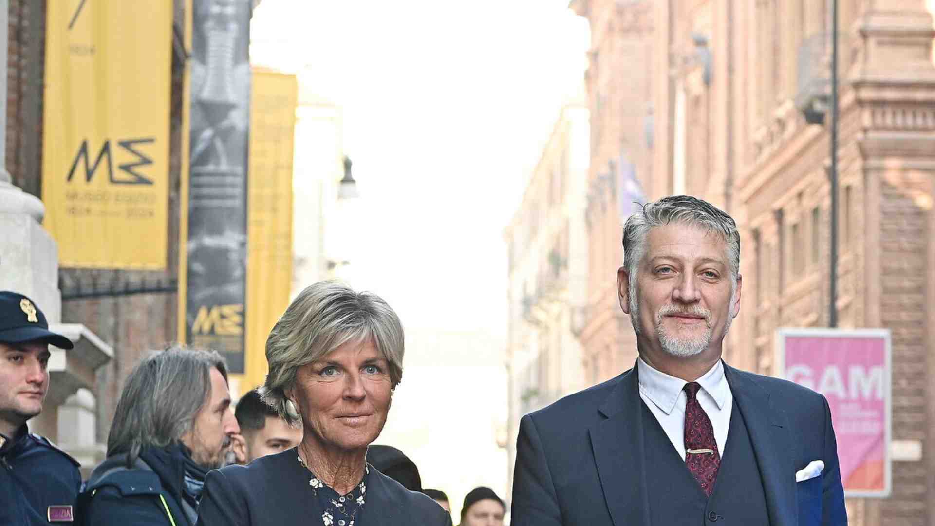Crosetto bombarda Giuli per il Museo Egizio. Meloni: "Non doveva uscire, chi ha parlato?". Guerra dentro FdI