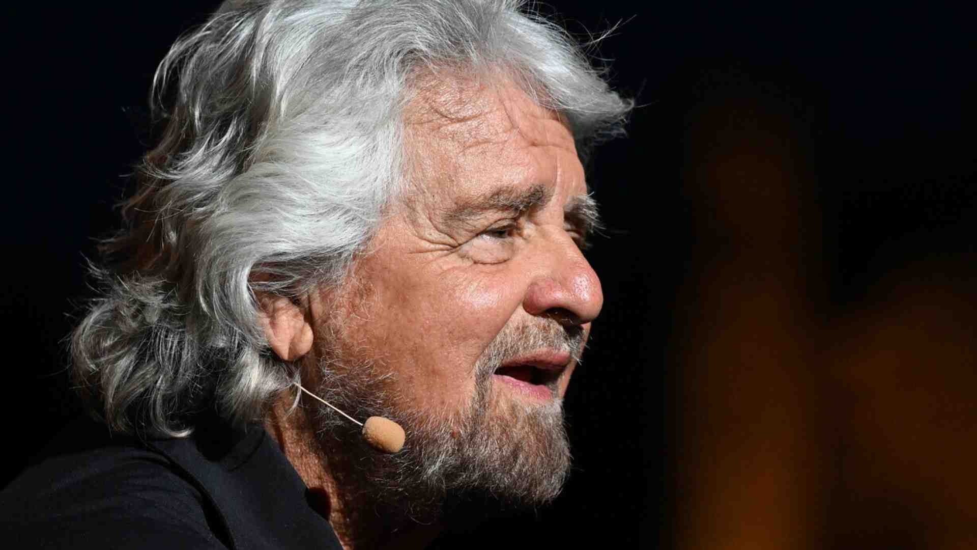 Grillo da fondatore della democrazia diretta a profeta dell'astensionismo contro Conte