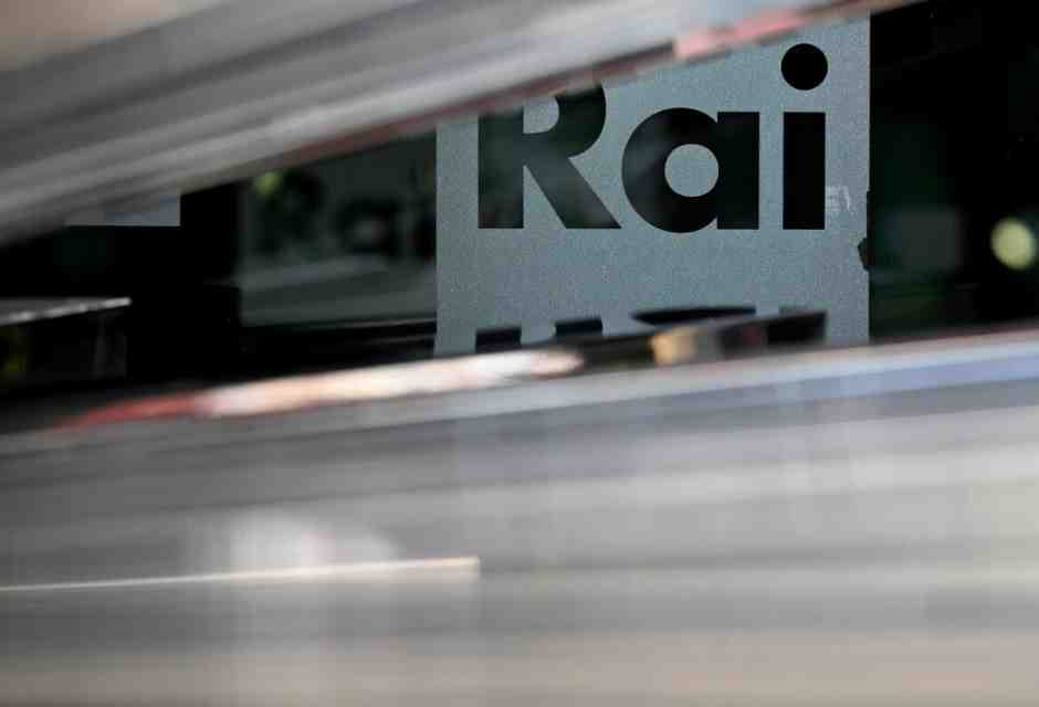 La maggioranza si spacca sul canone Rai. Bocciato l'emendamento della Lega, FI vota con le opposizioni