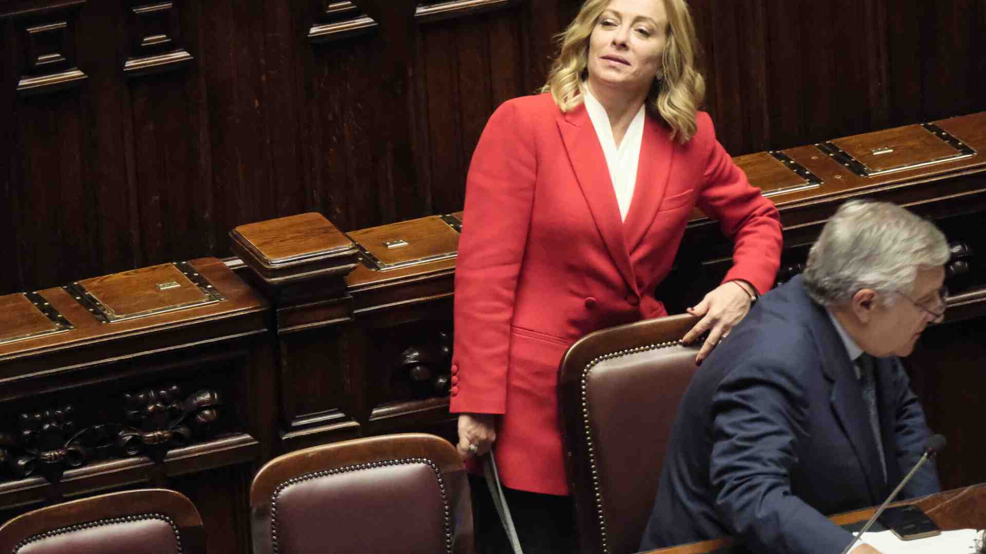 La Rai manda in tilt il governo. Meloni a Tajani: "Non tengo Salvini". L'asse Mediaset-Cairo. La Lega: "Fi è già con il Pd"