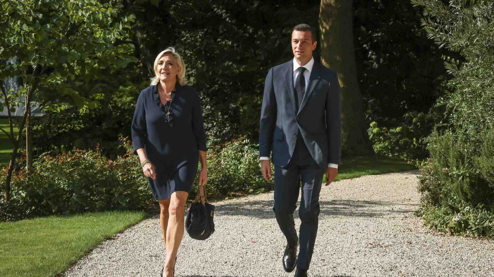 L’effetto “Trump” su Bardella. Così l’ineleggibilità di Le Pen può trasformare il Rassemblement national