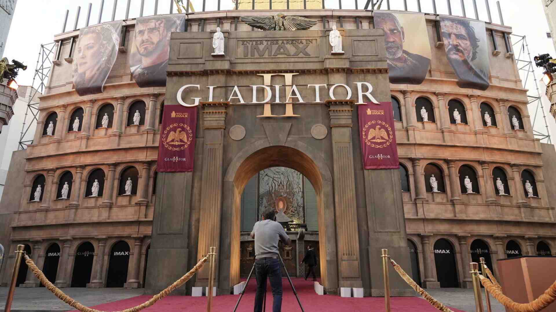 Streghe contro gladiatori. La guerra tra film farà carburare il botteghino?