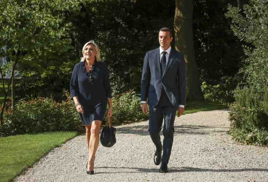 L’effetto “Trump” su Bardella. Così l’ineleggibilità di Le Pen può trasformare il Rassemblement national