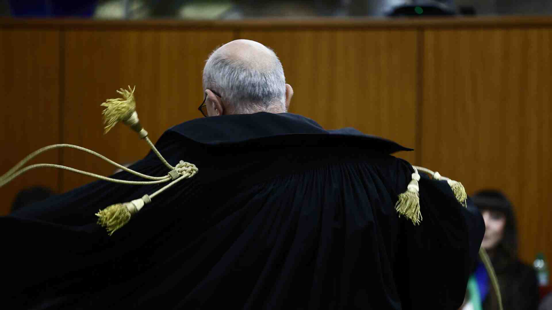 I giudici non eccedano in discrezionalità, ma la politica faccia il suo