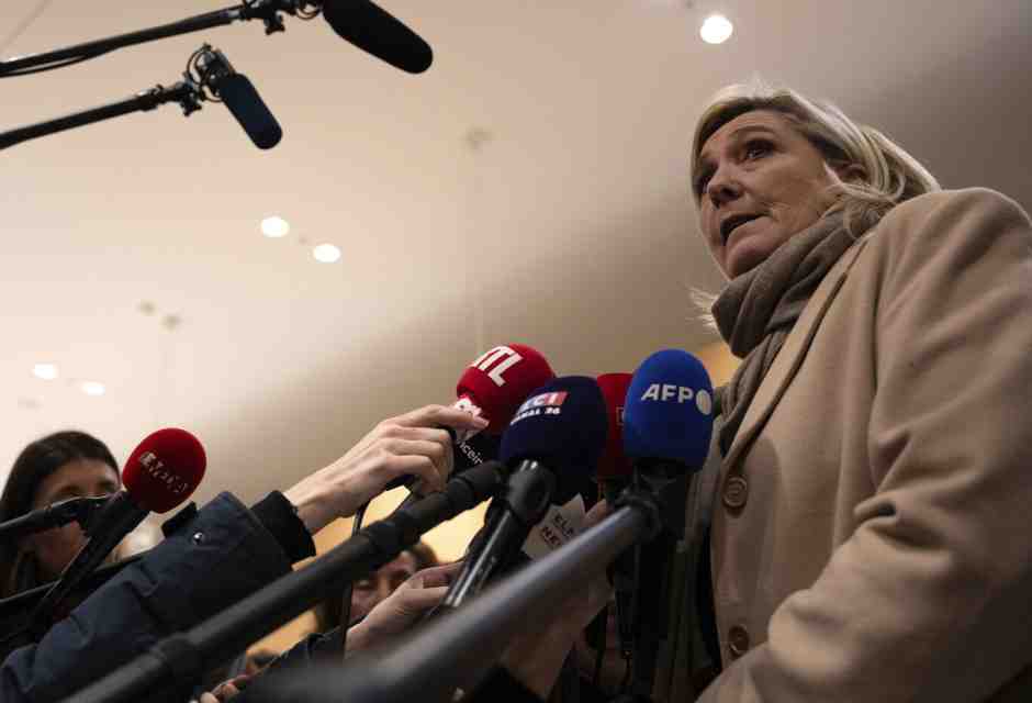 Le Pen continua ad alzare la posta in gioco e a porre linee rosse al primo ministro francese