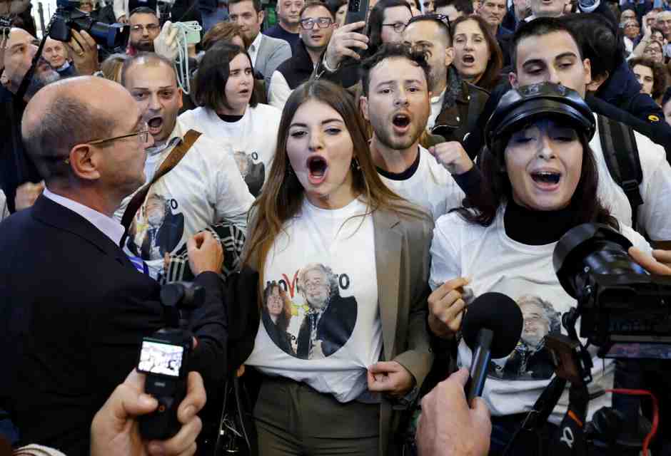 Webpolitics, addio. Grillo defenestrato da un clic. Parabola di un futuro che abbiamo alle spalle