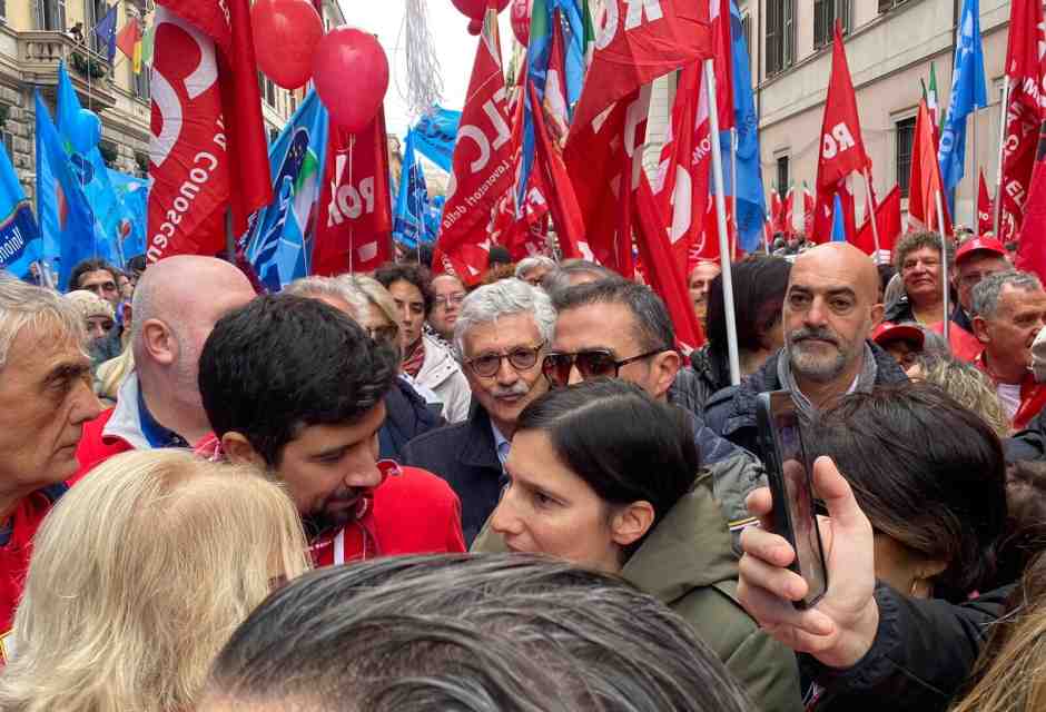 Il ritorno di D'Alema. L’ex premier al corteo della Cgil con Schlein: “Tienimi da conto Conte”