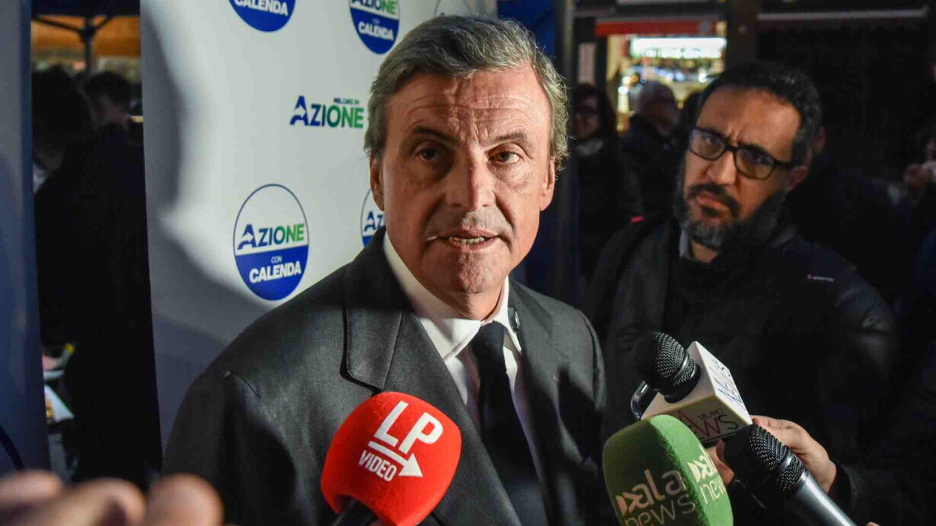 Calenda: "Dopo Tavares si dimetta anche Urso. Elkann venga in Parlamento a spiegare i piani di Stellantis”