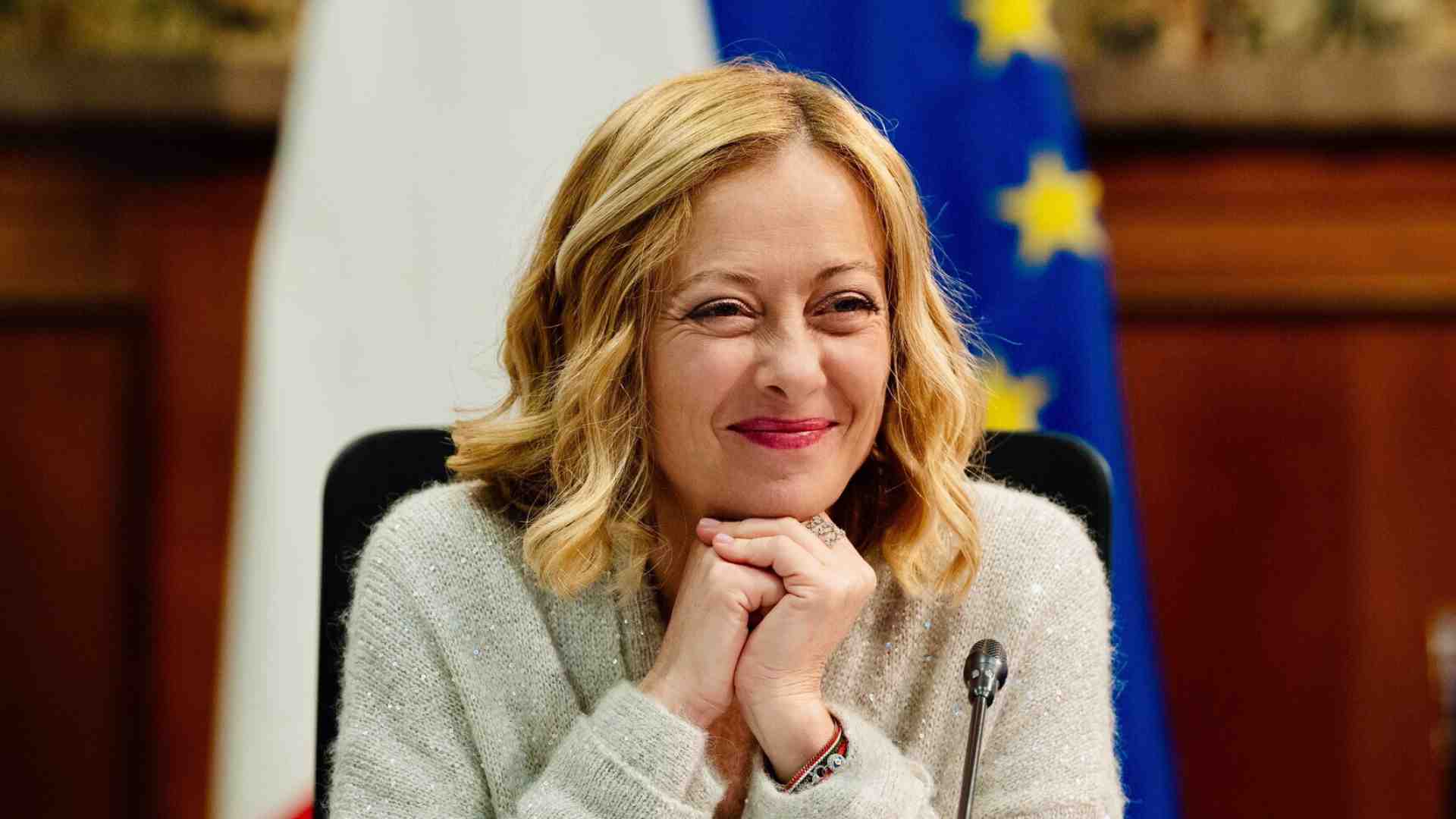 L'officina Meloni-Elkann. L'uscita di Tavares altra "prova d'amore" per Meloni che sogna di scalzare la Cgil di Landini