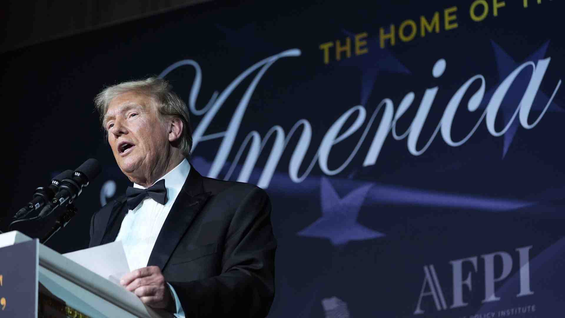 Competizione e convergenze tra i due centri studi che sfornano progetti e persone per Trump